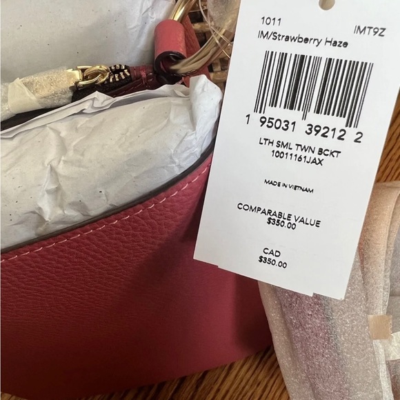 NWT New Coach Small Town Bucket Bag Strawberry Haze - Picture 6 of 10